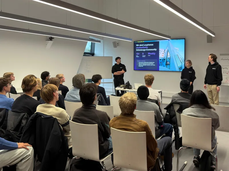 Titelbild zu 40 Gründungsinteressierte beim IGNITE Open Weekly